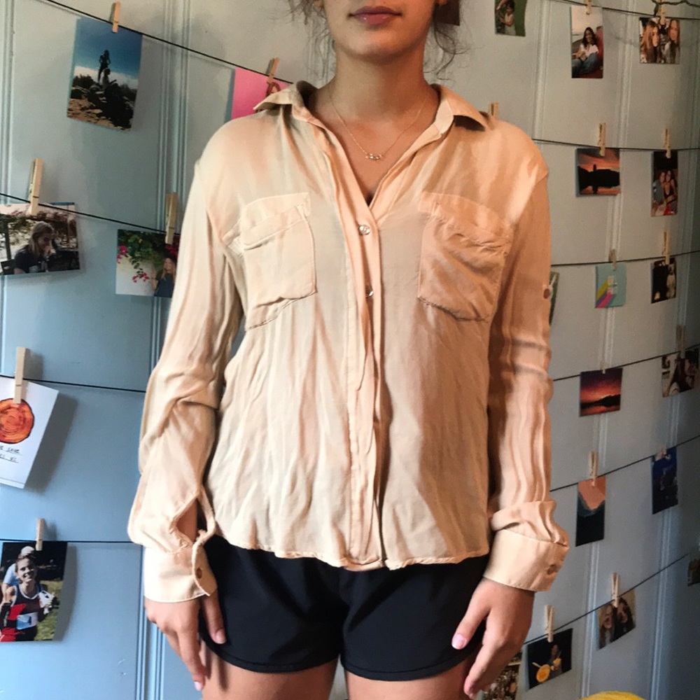 Bella Dahl tan button down blouse